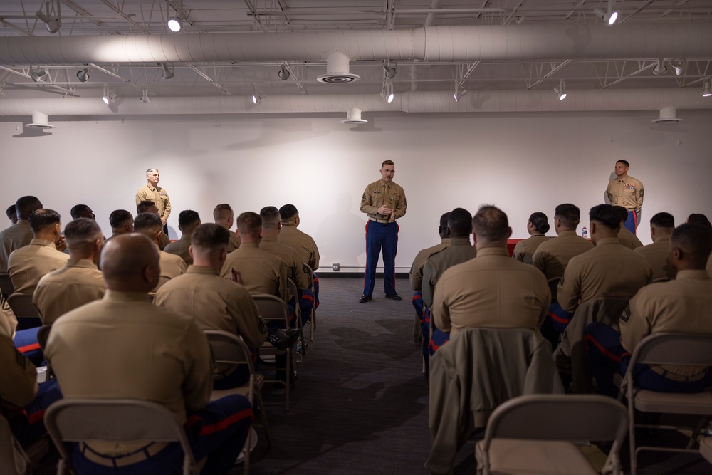 Assistant Commandant of the Marine Corps and Sergeant Major of the Marine Corps visit Recruiting Station Chicago