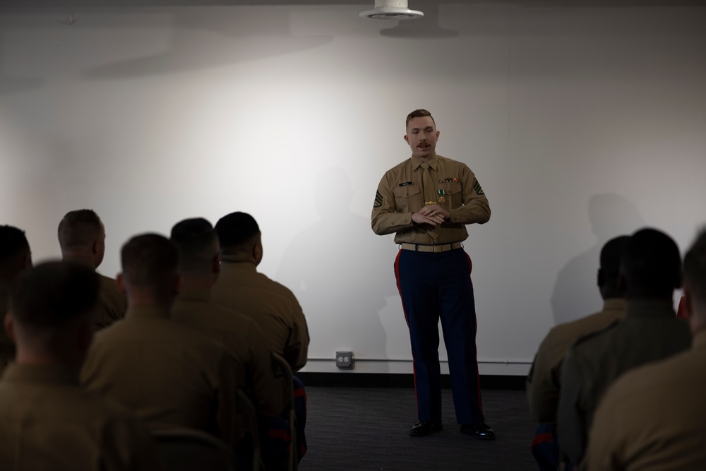 Assistant Commandant of the Marine Corps and Sergeant Major of the Marine Corps visit Recruiting Station Chicago