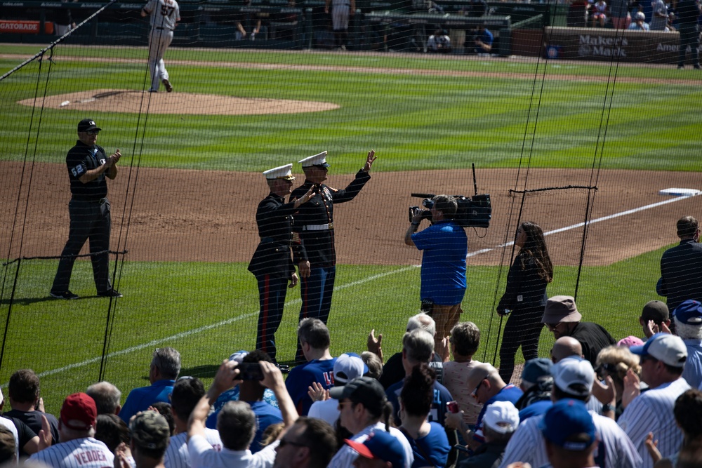 Chicago Cubs Honors the Command of Recruiting Station Chicago