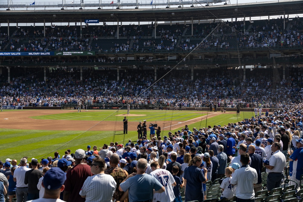 Chicago Cubs Honors the Command of Recruiting Station Chicago