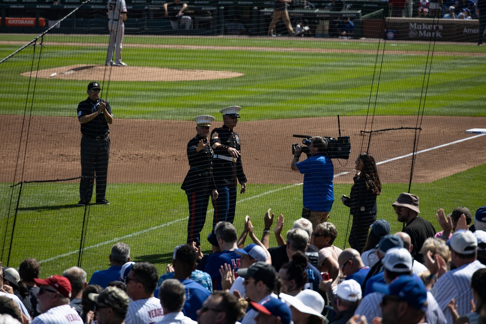 Chicago Cubs Honors the Command of Recruiting Station Chicago