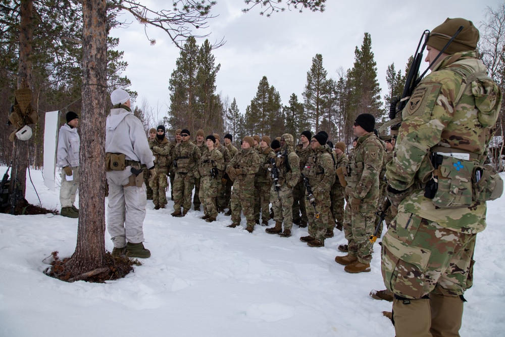 Norwegian Soldiers Teach Norwegian Tactics