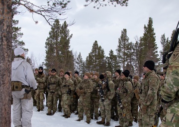 Norwegian Soldiers Teach Norwegian Tactics