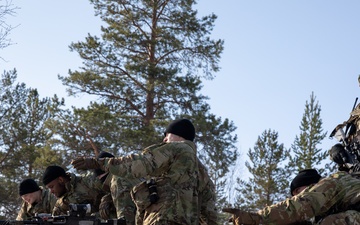 Gun Team Preps for Mock Ambush