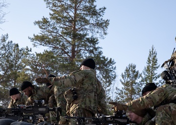 Gun Team Preps for Mock Ambush