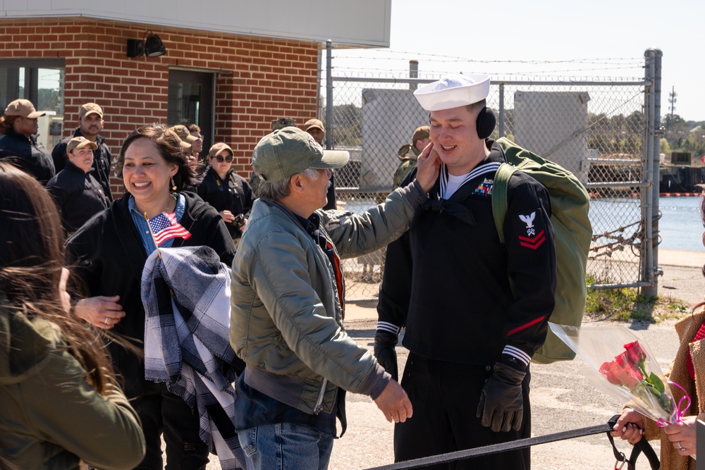 USS Carter Hall Returns to Joint Expeditionary Base Little Creek-Fort Story