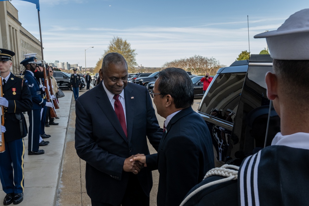 Secretary Austin hosts Federated States of Micronesia President