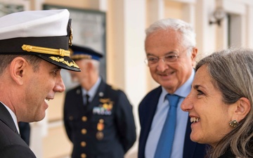 Vice Mayor of Napoli visits NSA Naples