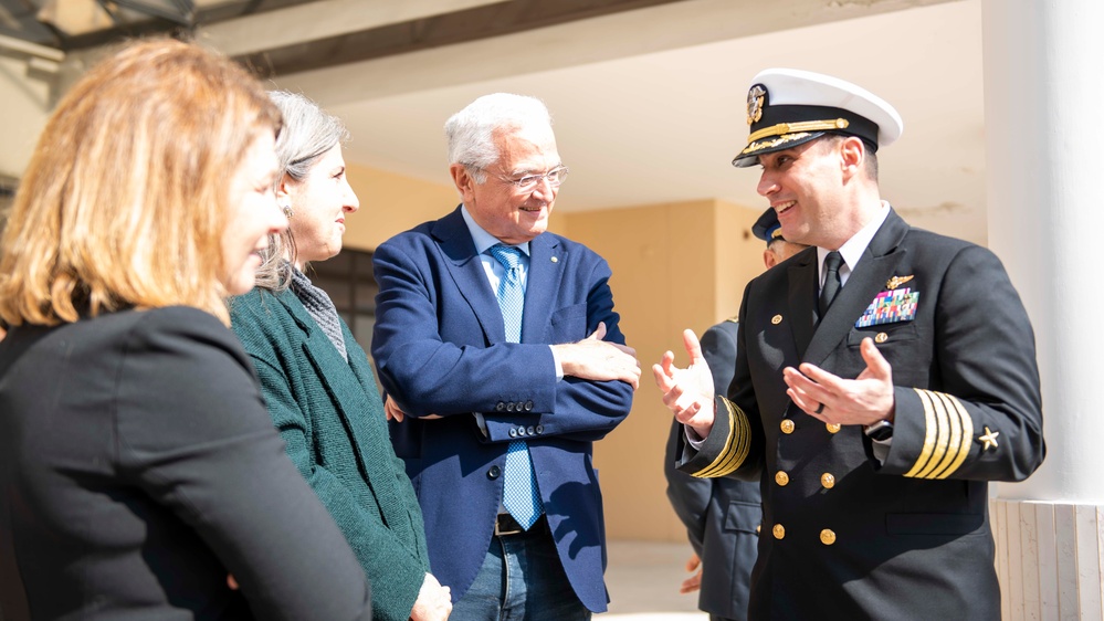 Vice Mayor of Napoli visits NSA Naples