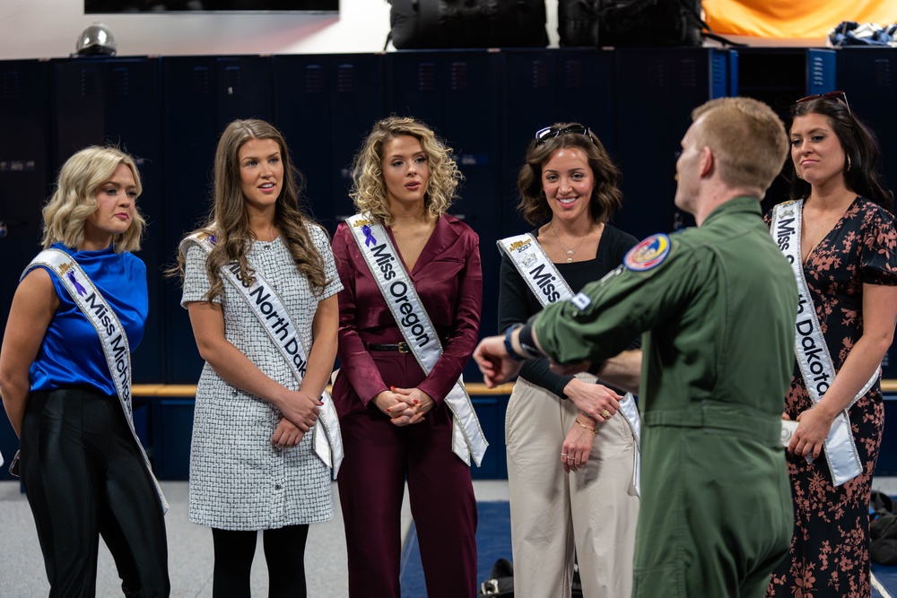 Miss America tours alma mater with 27 other state delegates