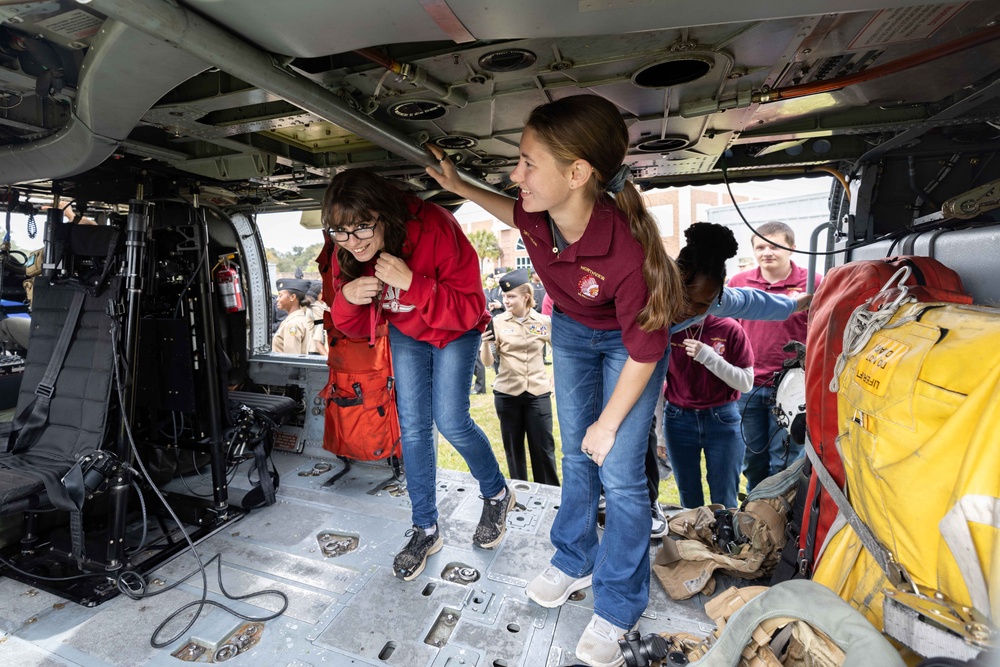 NJROTC Tours Rescue Swimmer School