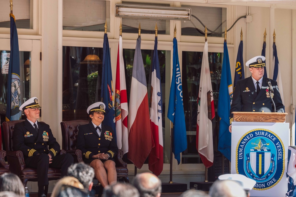 USVDIV One Holds Change of Command Ceremony