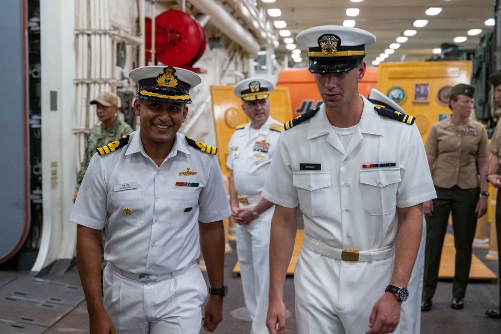 USS Somerset Hosts Indian Navy Onboard