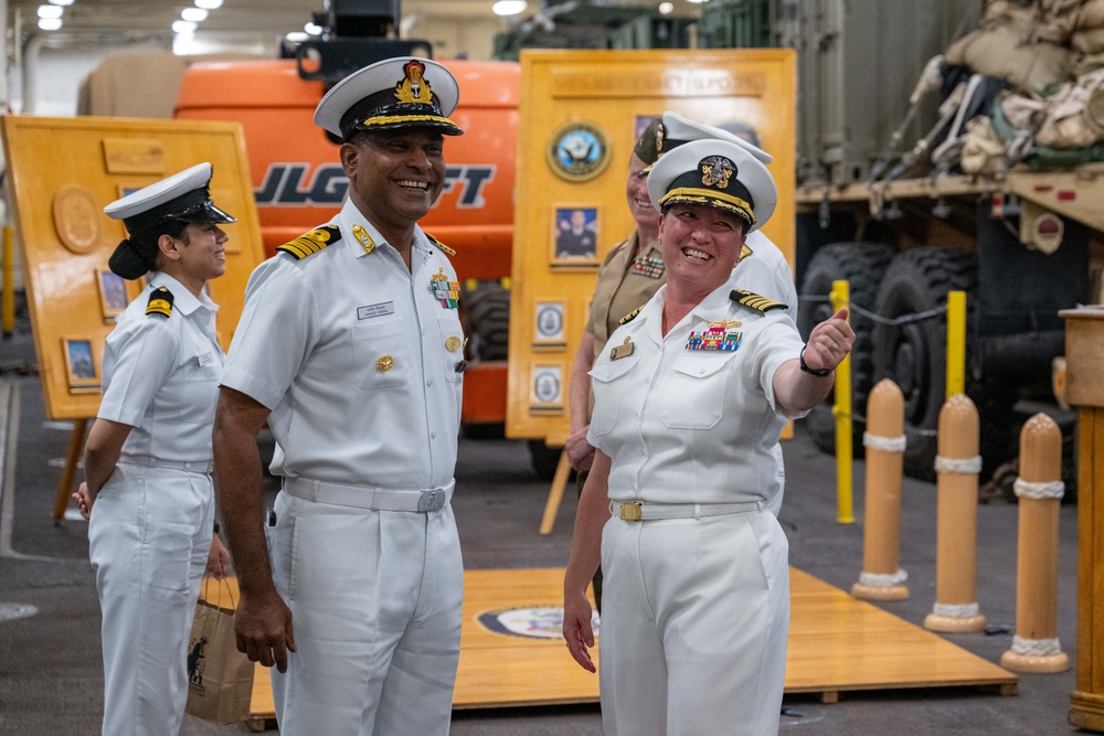 USS Somerset Hosts Indian Navy Onboard