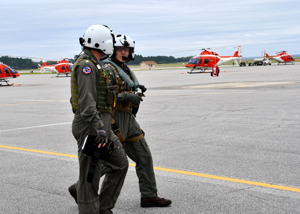 Vice Adm. John Gumbleton, commander, Task Force 80 and deputy commander, U.S. Fleet Forces, and Lt. Cmdr. Ryan Ross, Helicopter Instructor Training Unit (HITU) Instructor Pilot