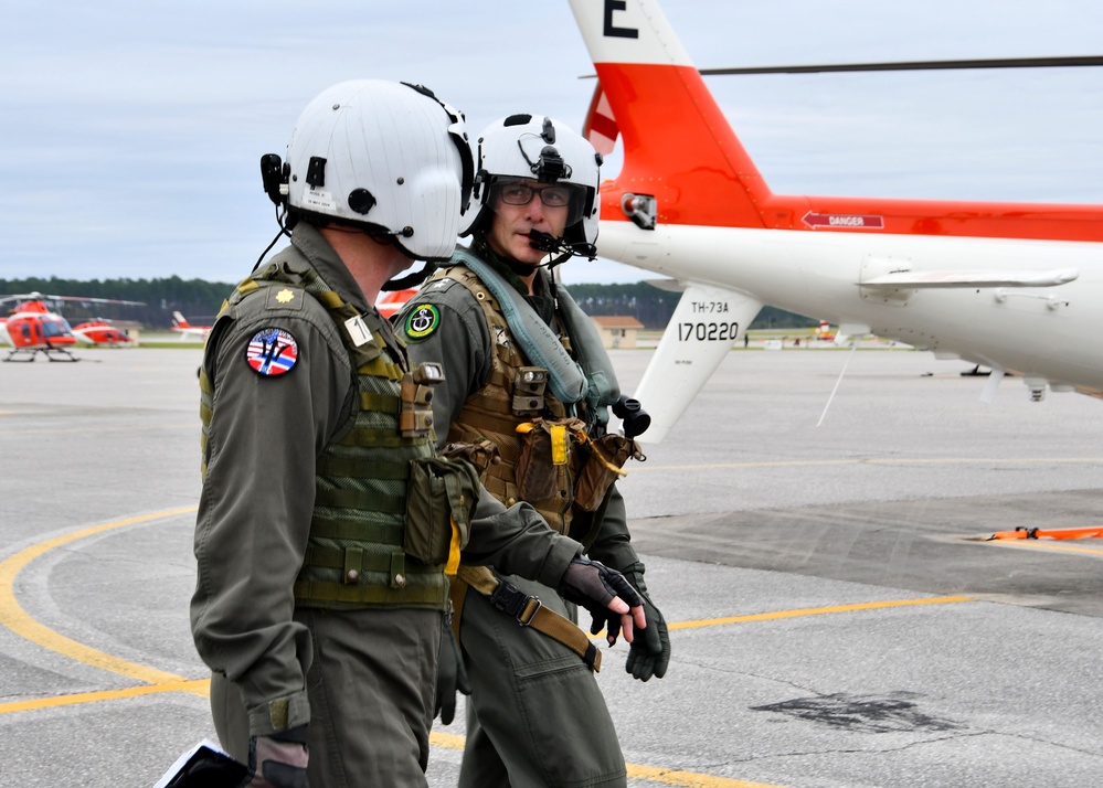 Vice Adm. John Gumbleton, commander, Task Force 80 and deputy commander, U.S. Fleet Forces, and Lt. Cmdr. Ryan Ross, Helicopter Instructor Training Unit (HITU) Instructor Pilo