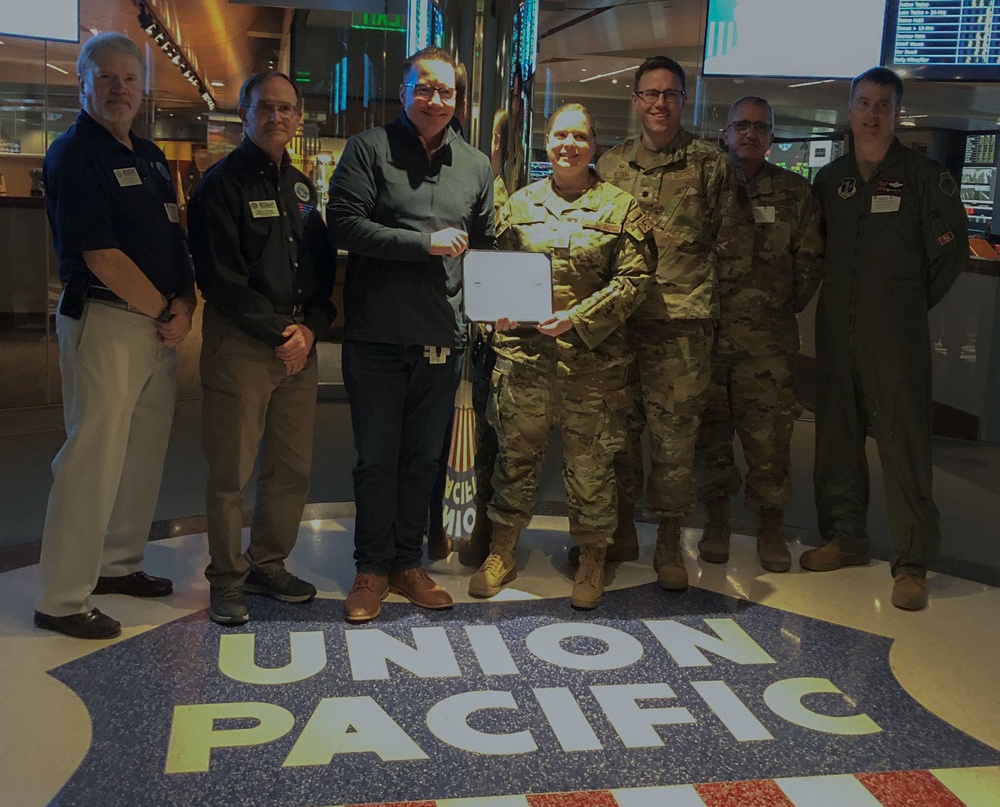 ESGR and Nebraska Air Guard honors Union Pacific supervisor for deployment support