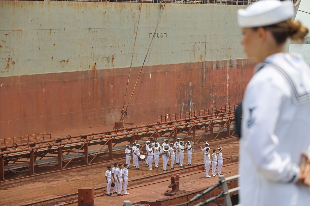 USS Somerset Arrives for Tiger TRIUMPH 24
