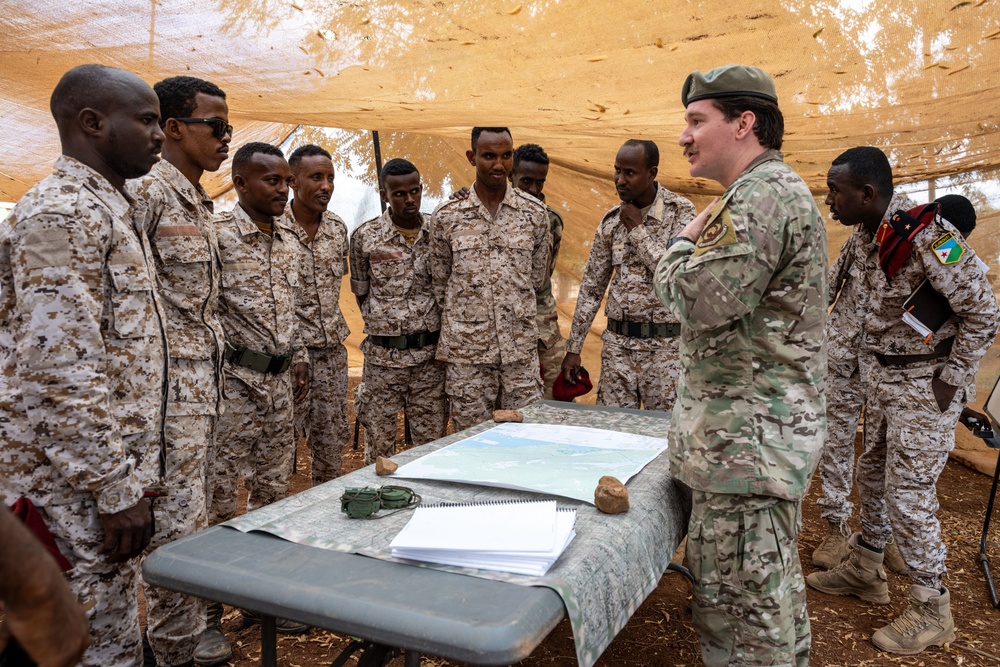 SERE specialists sharpen FAD’s land navigation skills