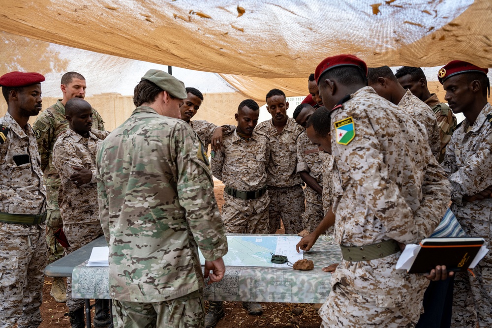 SERE specialists sharpen FAD’s land navigation skills