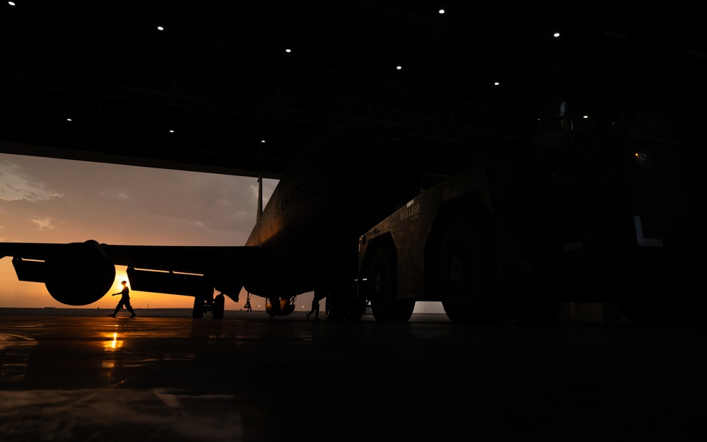 Maintenance Airmen tow KC-135