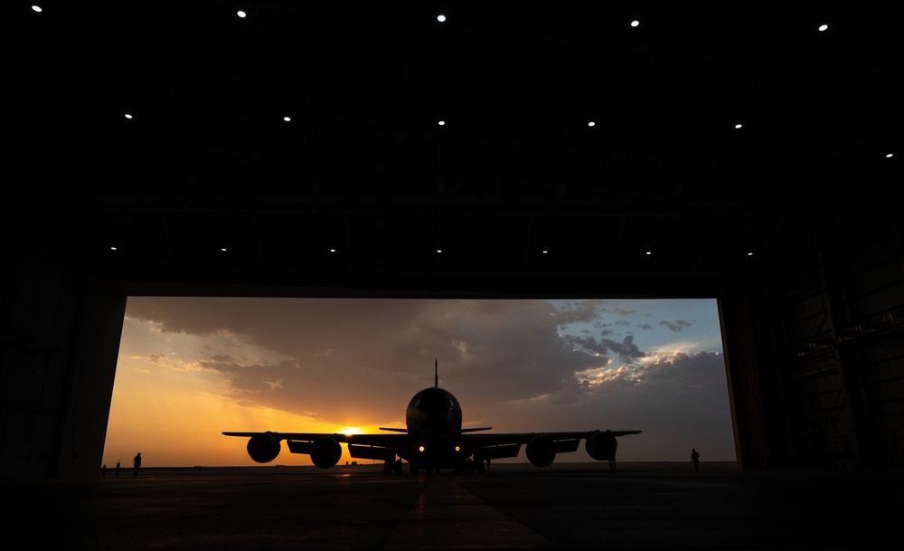 Maintenance Airmen tow KC-135