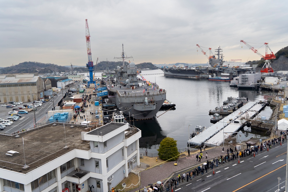 Commander, Fleet Activities Yokosuka Hosts 2024 Spring Festival Event