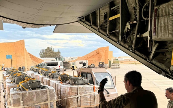 Airmen load Jordanian humanitarian aid onto AFCENT C-130s for Gaza