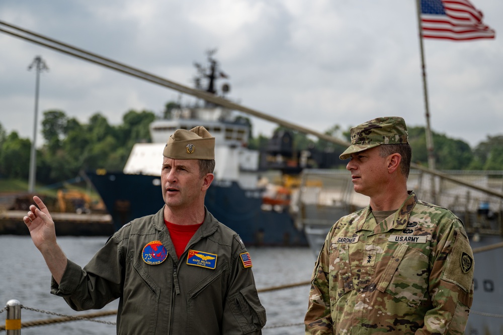 USINDOPACOM J4 Visits COMLOG WESTPAC