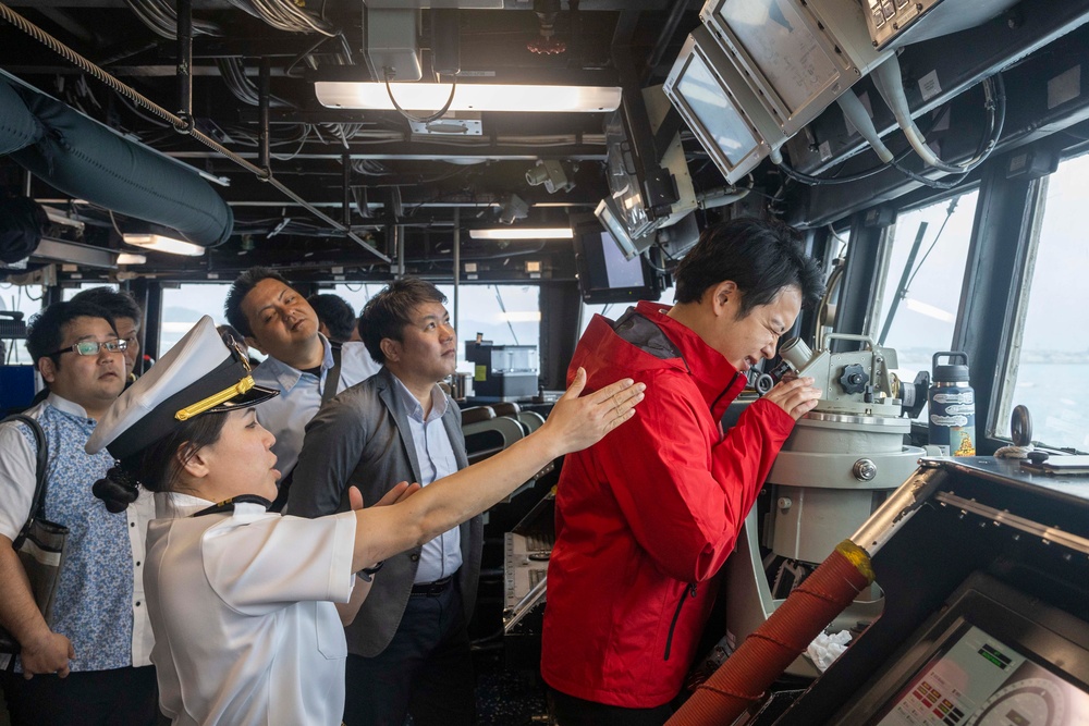 USS Rafael Peralta (DDG 115) Visits Ishigaki, Japan