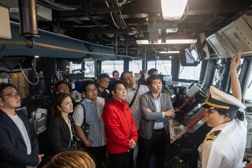 USS Rafael Peralta (DDG 115) Visits Ishigaki, Japan