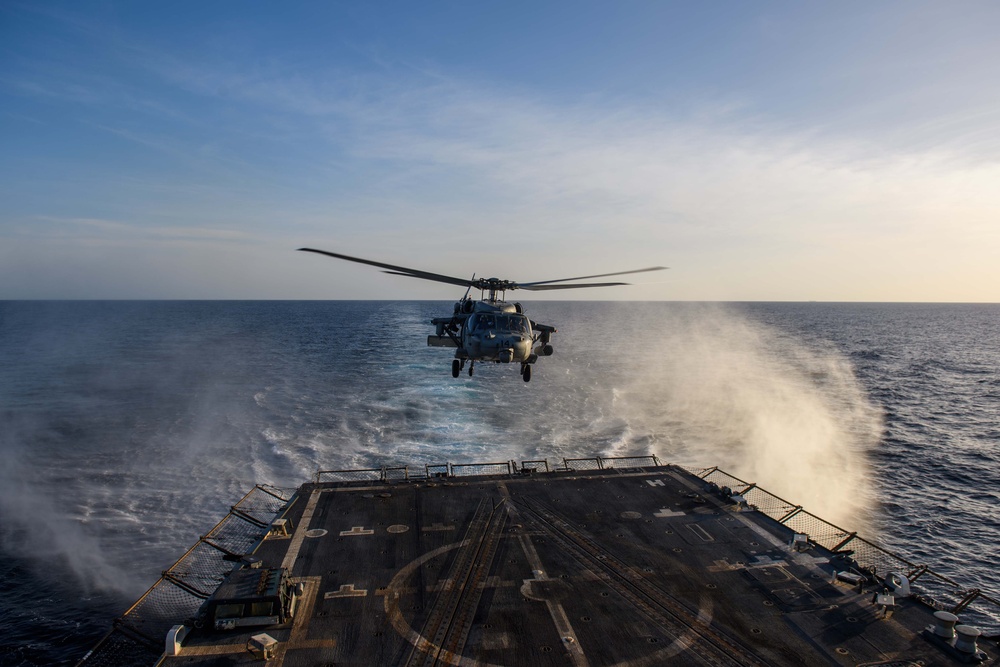 USS Mason Conducts Flight Quarters in Red Sea