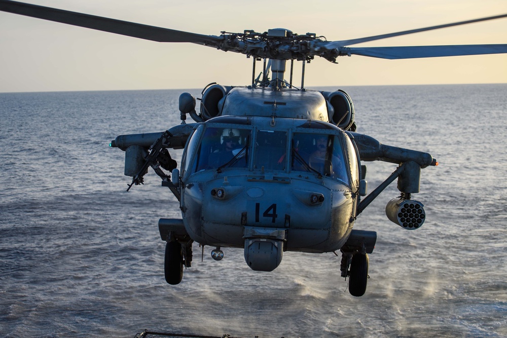 USS Mason Conducts Flight Quarters in Red Sea