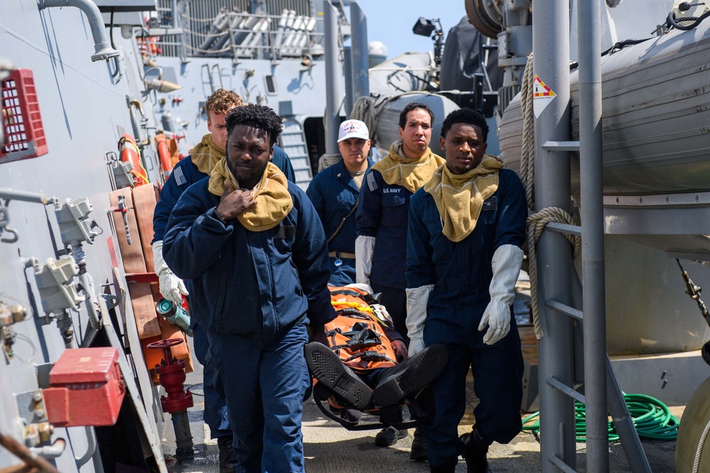 USS Mason Conducts Drills in Red Sea