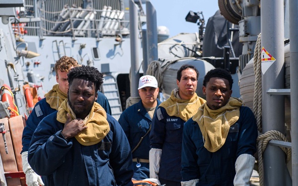 USS Mason Conducts Drills in Red Sea