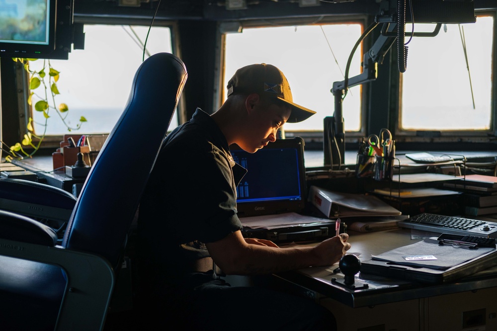 USS Mason Conducts Routine Operations in Red Sea