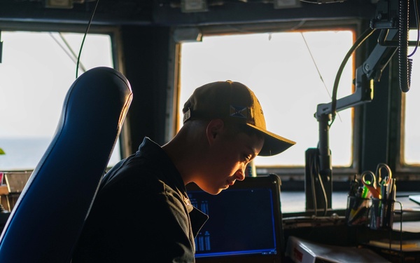 USS Mason Conducts Routine Operations in Red Sea