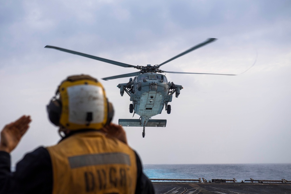 USS Mason (DDG 87) Conducts Flight Operations