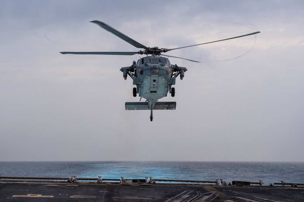 USS Mason (DDG 87) Conducts Flight Operations