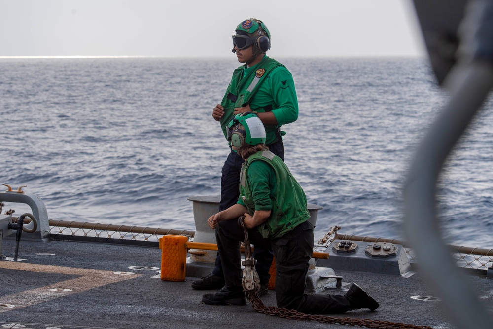 USS Mason (DDG 87) Conducts Flight Operations