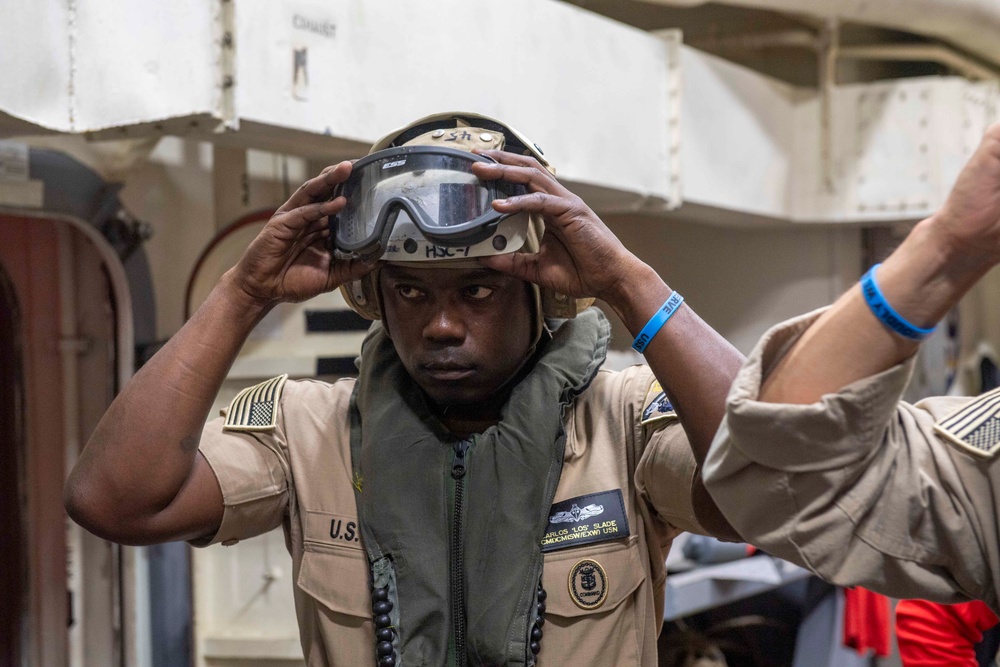 USS Mason (DDG 87) Conducts Flight Operations