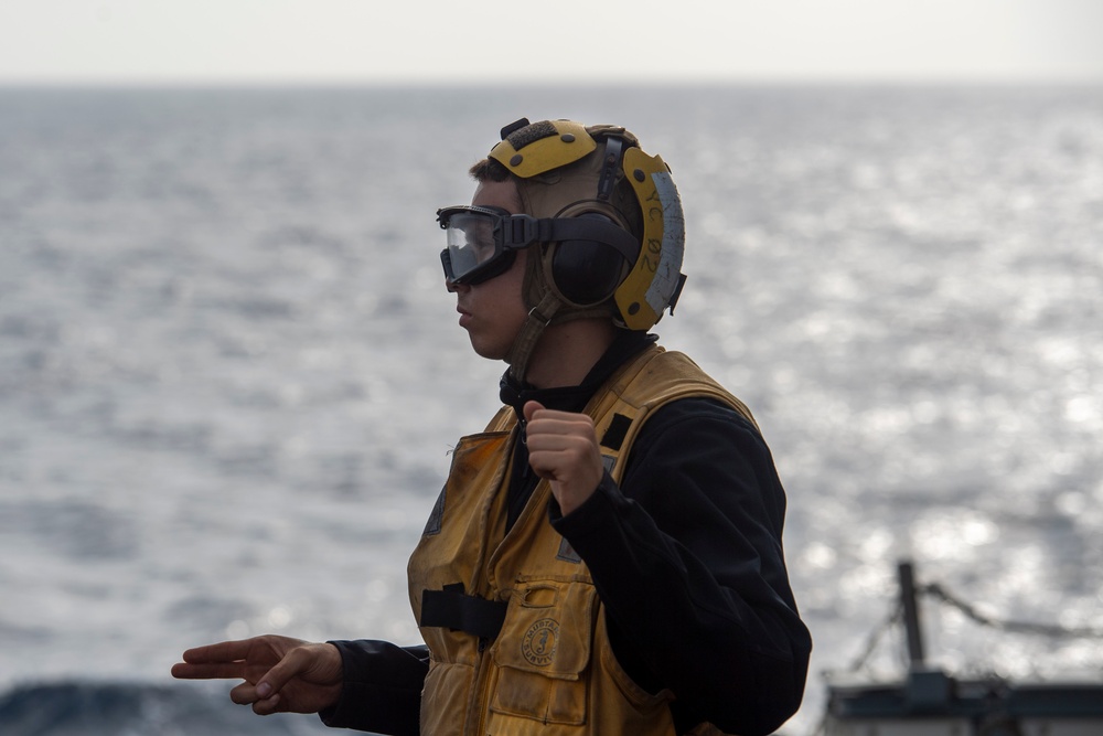 USS Mason (DDG 87) Conducts Flight Operations