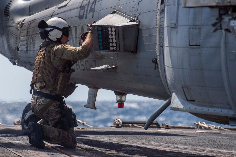 USS Mason (DDG 87) Conducts Flight Operations