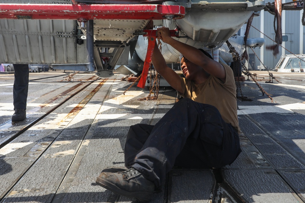 USS Leyte Gulf Performs Underway Ops