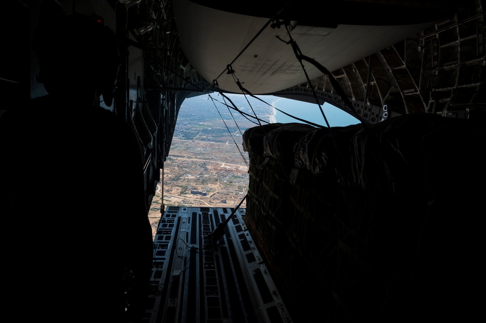 US Airmen, Soldiers airdrop humanitarian aid into Gaza