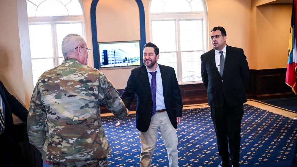 Defense Intelligence Agency Delegation Visits the IADC