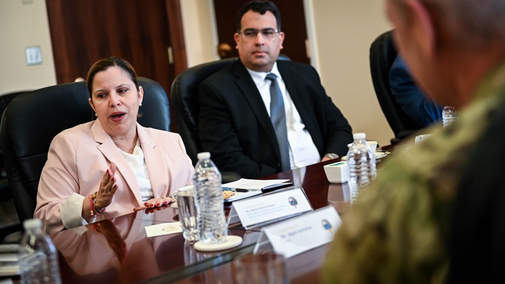 Defense Intelligence Agency Delegation Visits the IADC