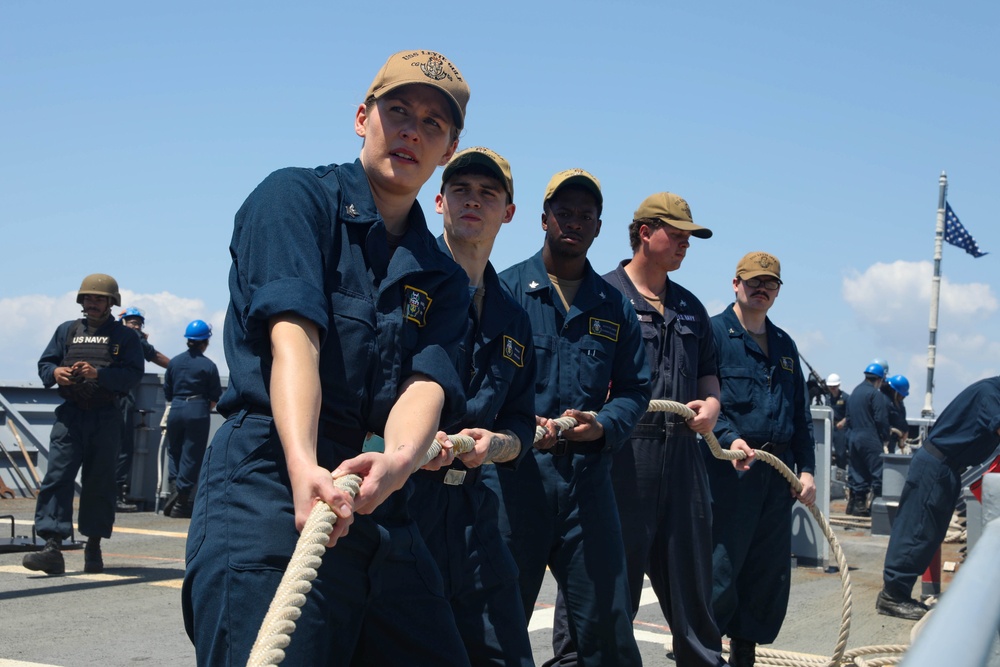 USS Leyte Gulf Arrives in Cuba