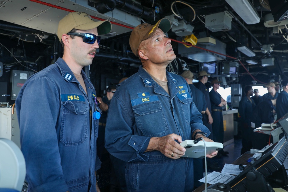 USS Leyte Gulf Arrives in Cuba