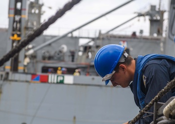USS Mason (DDG 87) Conducts a RAS with USNS Supply